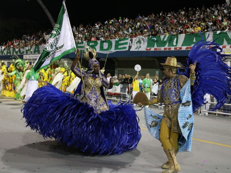 Império da Casa Verde encerra o desfile das escolas de samba de São Paulo