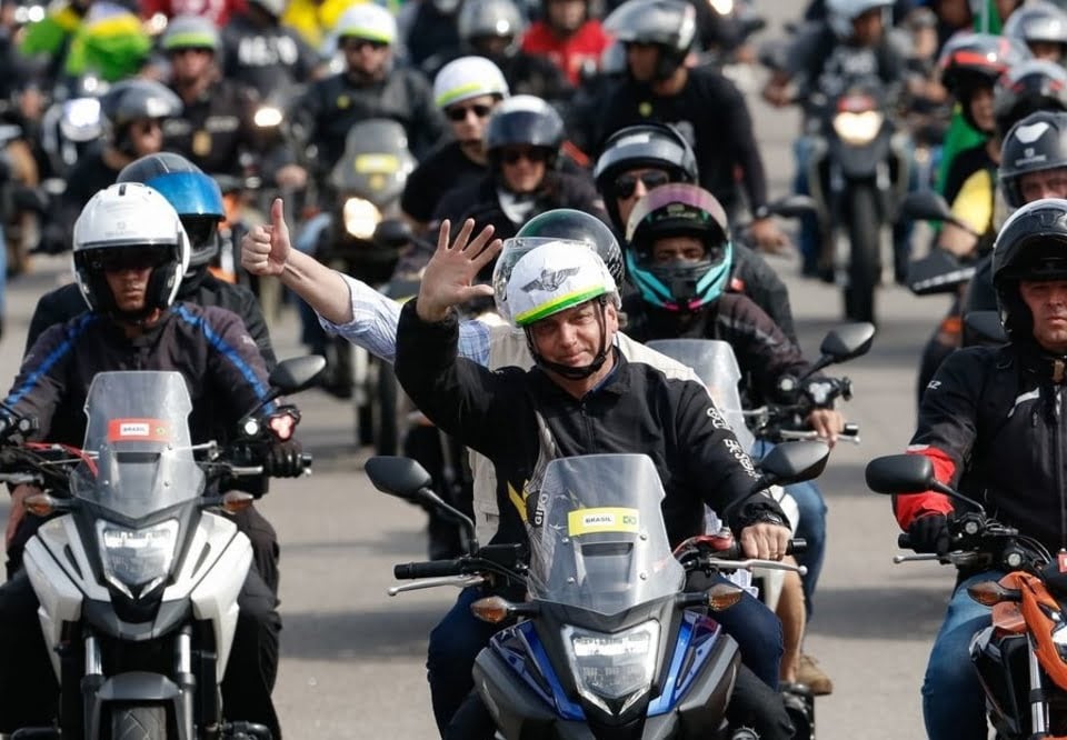 Bolsonaro critica acordo entre TSE e WhatsApp, ataca ministros e fala em censura nas eleições