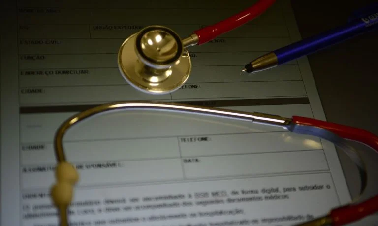 Piolho, pente fino e Neocid