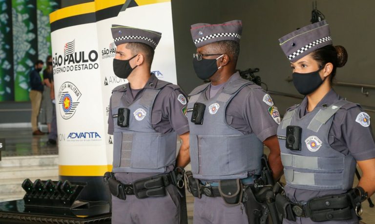 Implantação do uso de câmeras por policiais reduziu em 63,7% a letalidade em dois anos