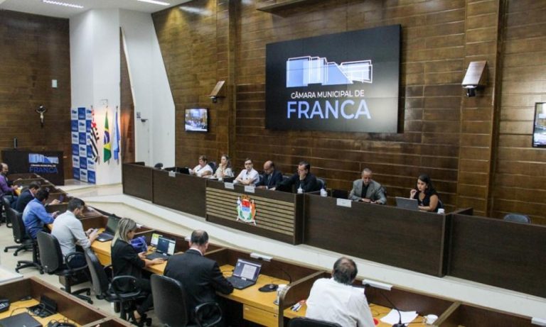 Franca institui o Dia dos Colecionadores, Atiradores e Caçadores sob protesto dos defensores da causa animal