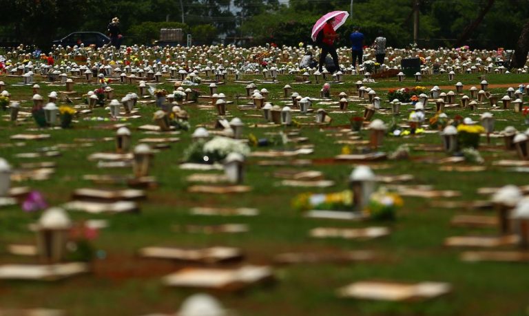 Brasil teve recorde de mortes e menor nº de nascimentos em 2021