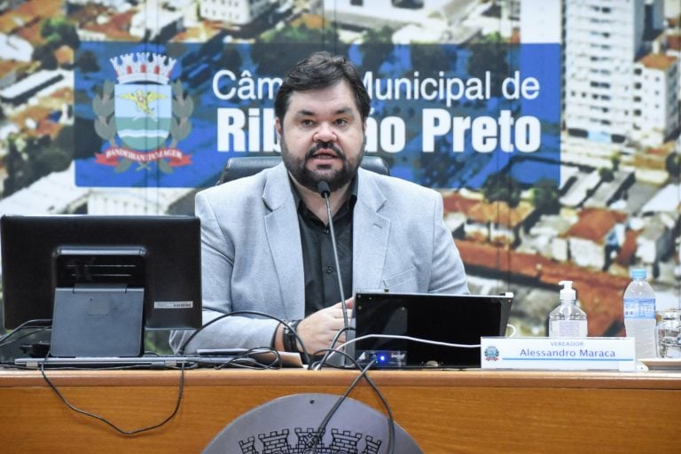 Câmara libera publicidade em ônibus e táxis