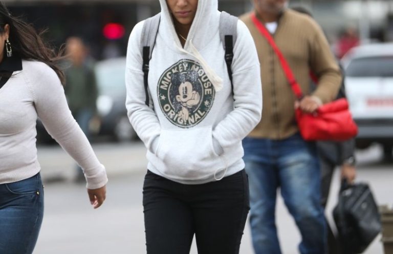 Com chegada de ciclone, cidades gaúchas suspendem aulas da rede pública