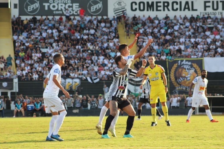 Nós já sabíamos: Pode fazer a festa, o Comercial está de volta à série A2