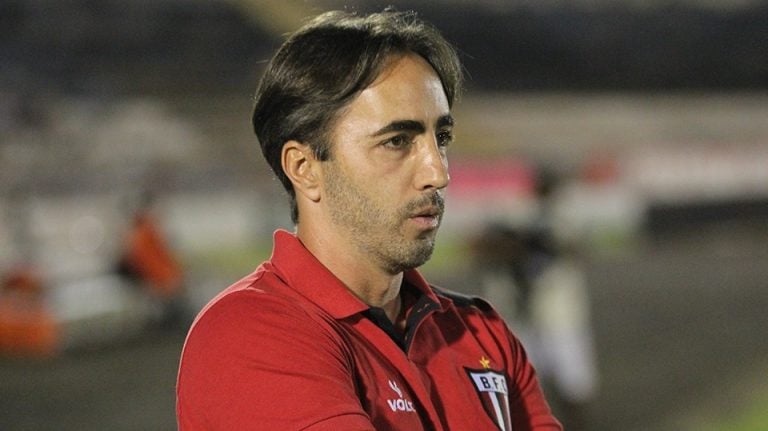 Já foi? Botafogo demite o técnico Leandro Zago