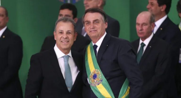 Bolsonaro troca comando das Minas e Energia