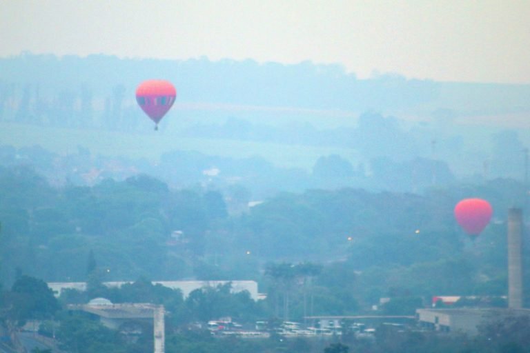 Balão com 9 pessoas cai no interior paulista. Um passageiro ficou gravemente ferido