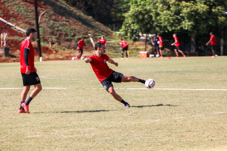Botafogo joga em Araraquara e busca a liderança da série C