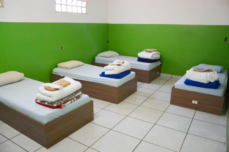 Alojamento provisório é aberto em Birigui para proteger população de rua do frio intenso