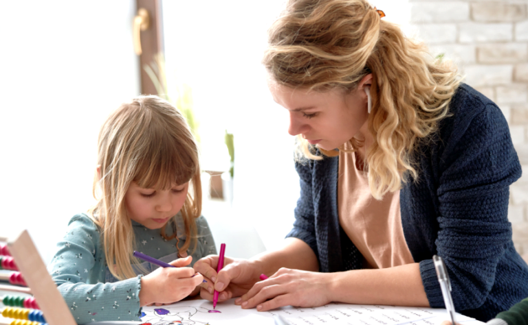 Deputados aprovam texto-base que regulamenta o chamado homeschooling