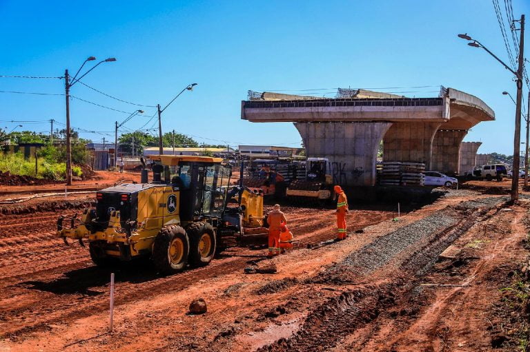 Agora vai, parte II. Retomada obra do viaduto da avenida Brasil sobre a Thomaz Alberto Whately