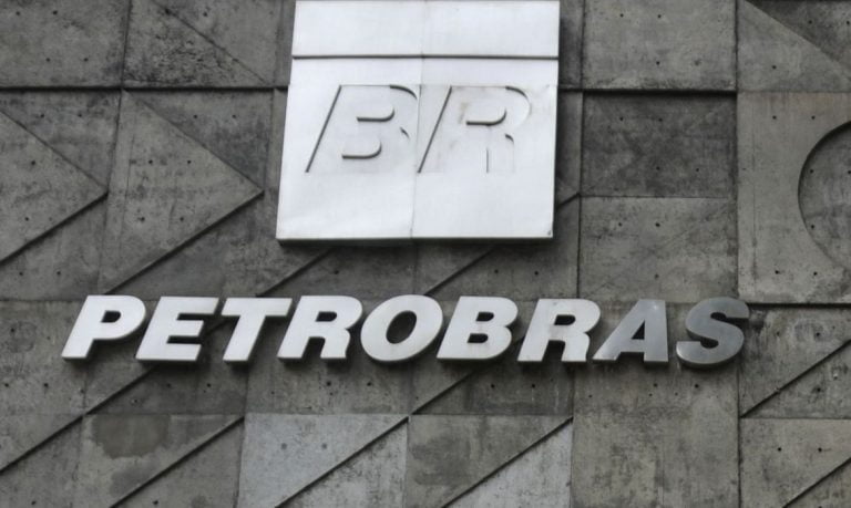 Você acha que a gasolina está cara? Petrobras tem lucro líquido de R$ 44,5 bilhões no primeiro trimestre
