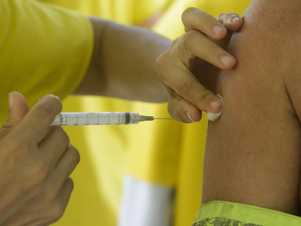 Ministério da Saúde libera a 4ª dose contra a Covid-19 para o público acima de 40 anos