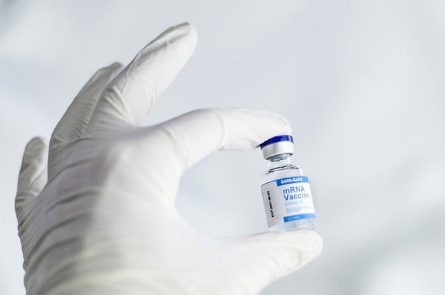 Clínicas particulares começam a vender vacinas contra covid em maio