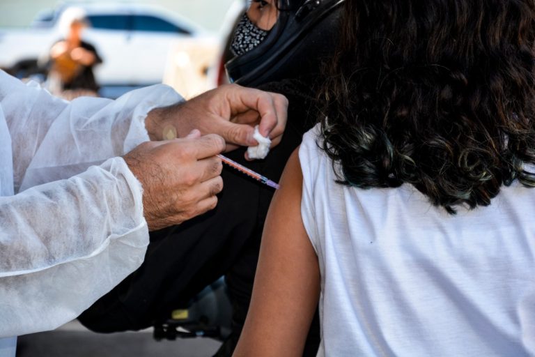 Secretaria de Saúde centraliza vacinação contra a covid-19 em quatro postos de saúde de Birigui