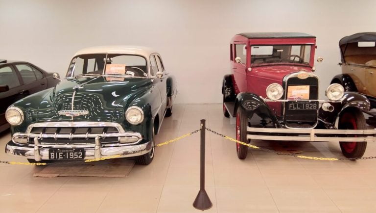Gosta de carro antigo? Exposição do Clube Faixa Branca é prolongada por mais uma semana em Ribeirão.