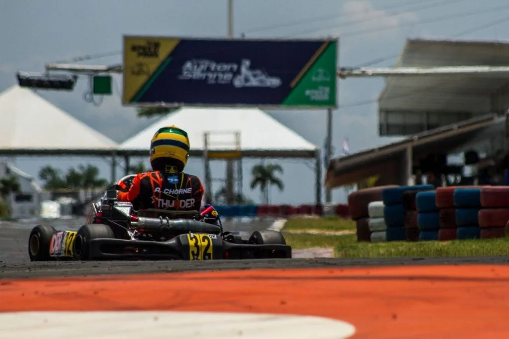 Jovem tem couro cabeludo arrancado durante corrida de kart no Recife