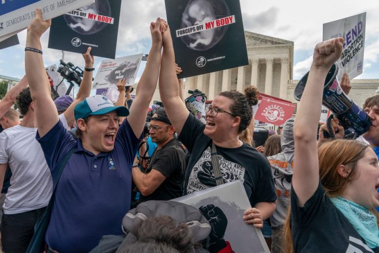 Suprema Corte dos EUA derruba decisão que garante direito ao aborto