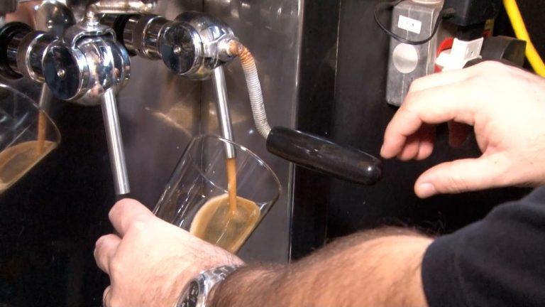 Evento reúne rock, cerveja artesanal e foodtrucks no Teatro de Arena