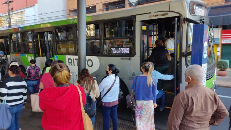 A greve continua: Audiência entre sindicato e empresas de ônibus termina sem acordo