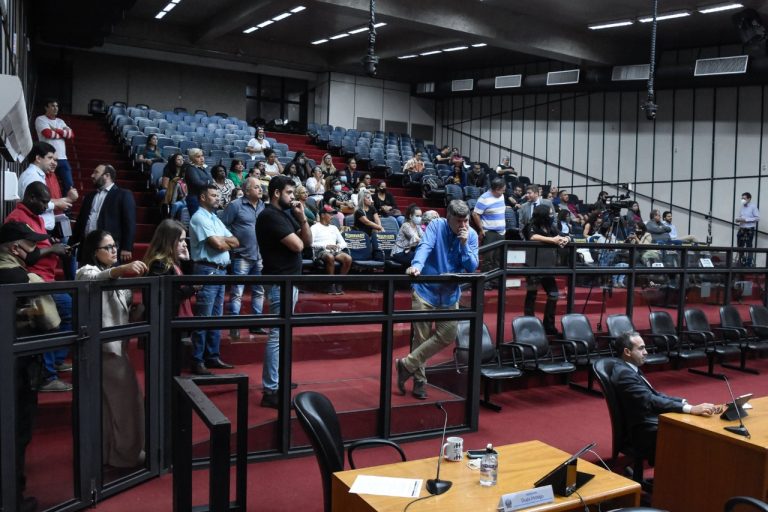 Queda de braço entre conselheiros tutelares e juíza rende processo criminal