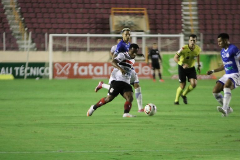 Botafogo perde de virada para o Confiança e começa a se aproximar da zona de rebaixamento