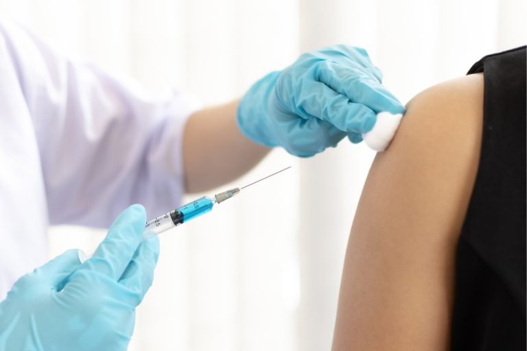 Vacina contra gripe está disponível para todos os públicos em Araçatuba e Guararapes