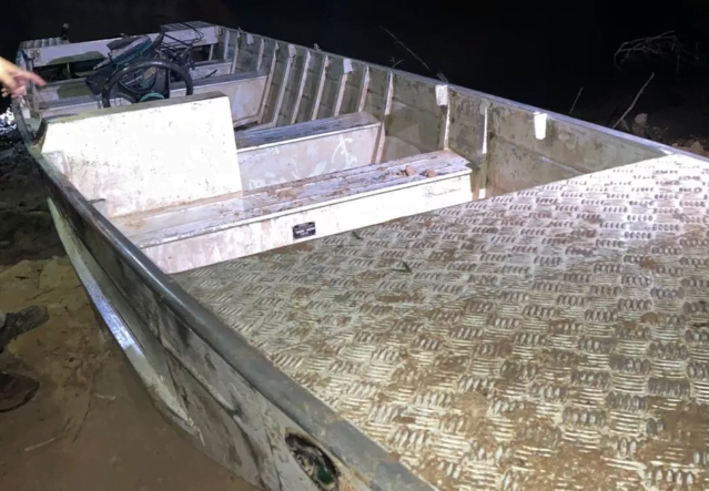 Agentes da PF localizam o barco em que viajavam Bruno Pereira e Dom Phillips no AM