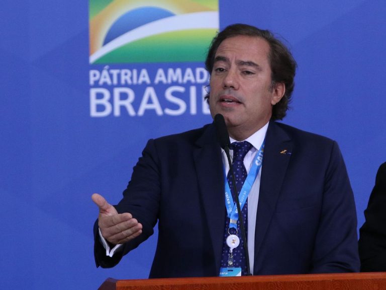 Investigado por assédio, presidente da Caixa pede demissão