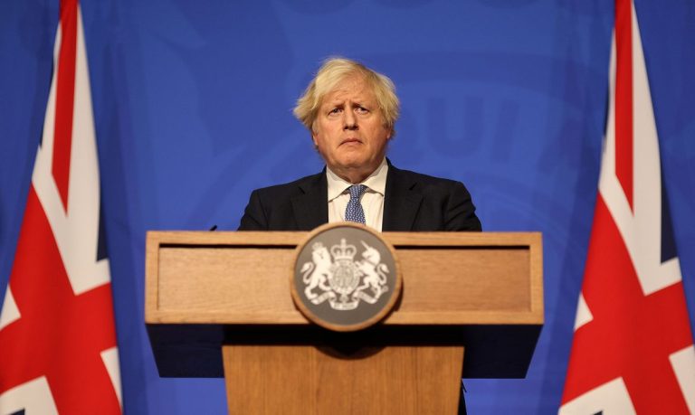 Trending Thathi | Renúncia de Boris Johnson e ‘chá de sumiço’ do CR7 no Manchester United movimentam a web