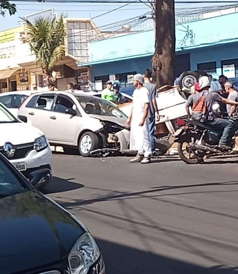 Acidente entre um carro e uma moto deixa uma vítima na zona norte de Ribeirão Preto