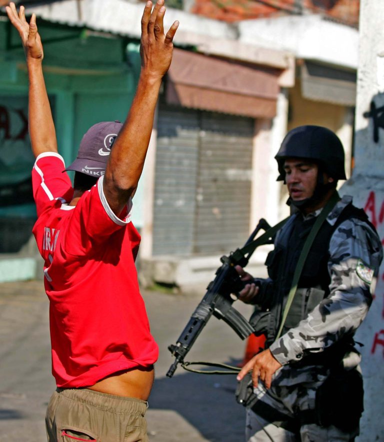 Estudo inédito mostra diferenças nas abordagens policiais a brancos e negros