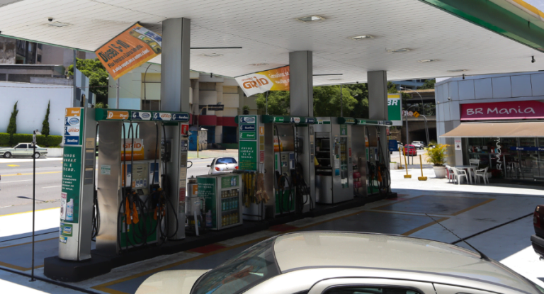 CE e BA lideram reclamações contra postos de combustíveis que descumprem decreto