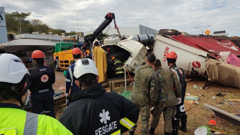 Acidente interdita alça de acesso na Rodovia Anhanguera, em Ribeirão Preto