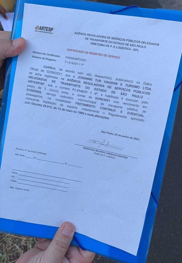 Ônibus de aplicativo é retido com nove passageiros por alegações de situação ilegal