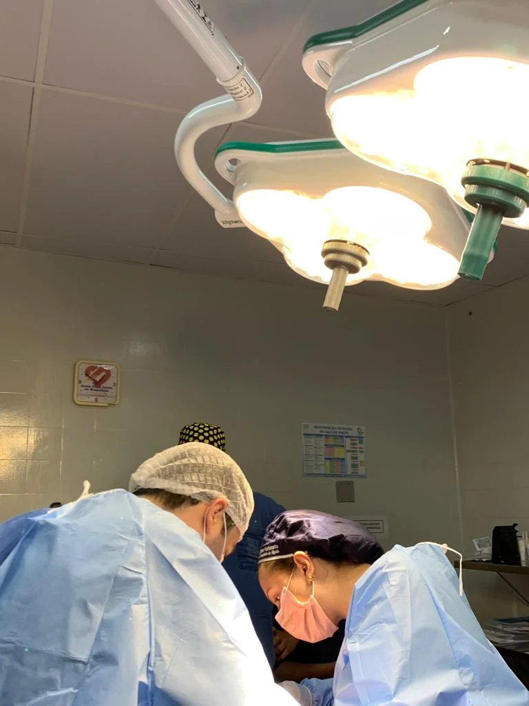 O doador foi um homem de 20 anos, vítima de trauma cranioencefálico, que teve seis órgãos doados: coração, fígado, dois rins e córneas.