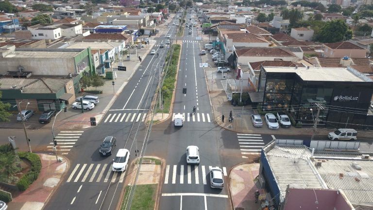 Cuidado, motoristas: Trafegar na faixa exclusiva de ônibus na Presidente Vargas vai gerar multas