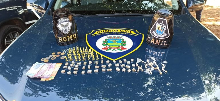 Feira que virou fumaça e pó: Traficante monta barraca para vender drogas na frente de escola e acaba preso