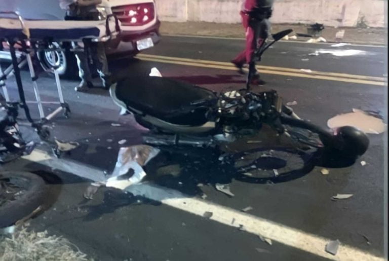 Dois motociclistas ficam feridos em colisão frontal entre motos na avenida Bandeirantes