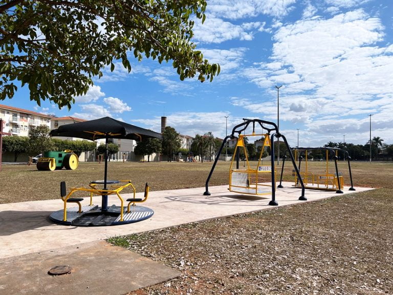 Parque do Povo de Birigui recebe playground adaptado para PCD