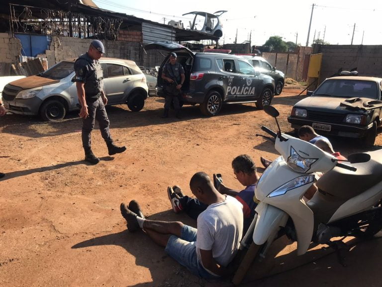 A casa caiu: BAEP estoura desmanche de carros e seis suspeitos são presos