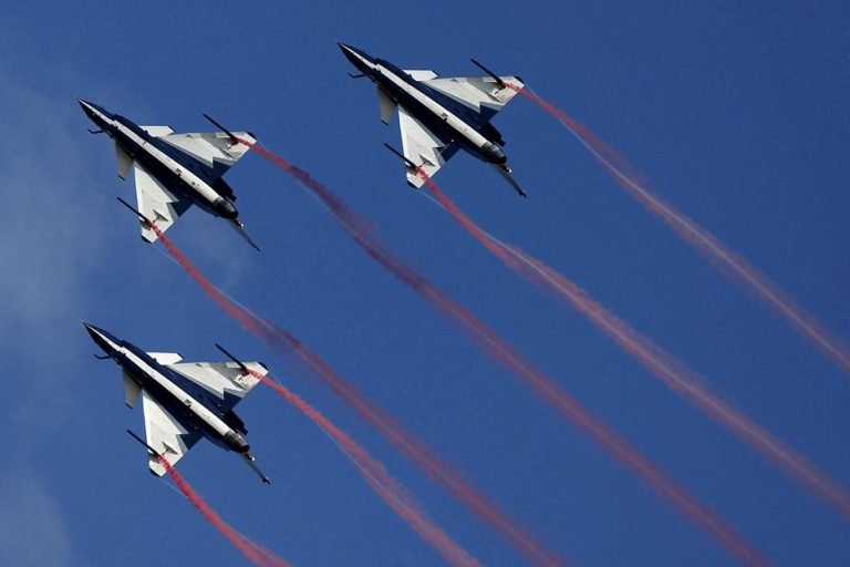 China envia tropas para a Rússia em meio a tensão com os Estados Unidos