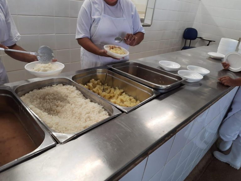 Merendeiras levam calote