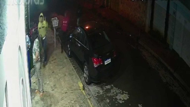 Vídeo: Vítimas são agredidas em roubo de carro na Lagoinha, em Ribeirão Preto