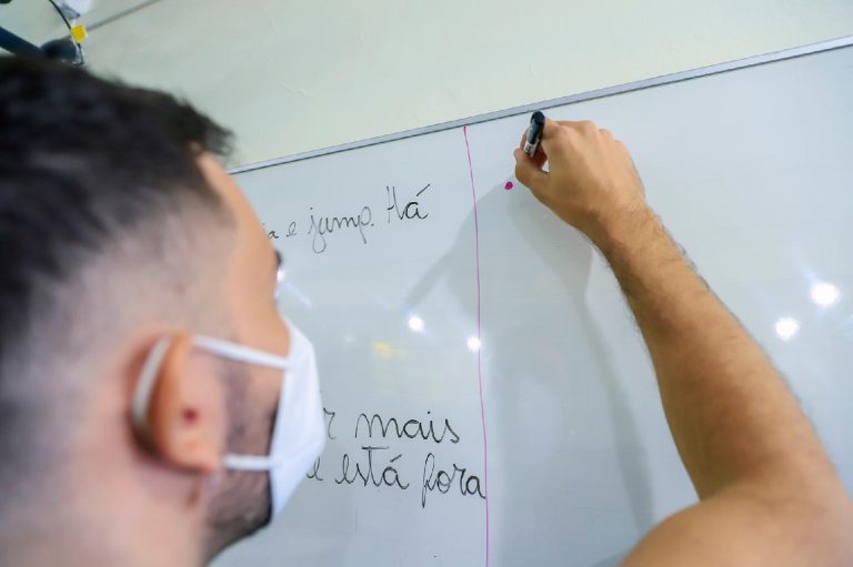 Prefeitura realiza o chamamento de 73 professores