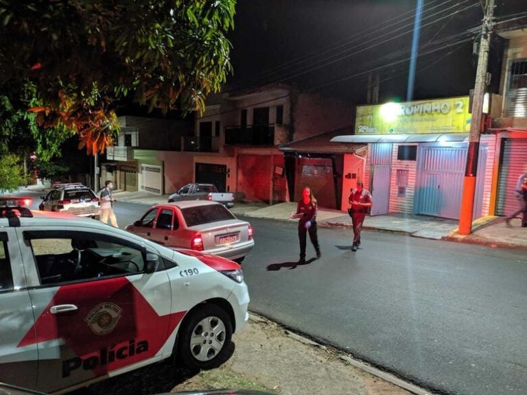 Jovem é morto a tiros e criança atingida de raspão no em São Carlos