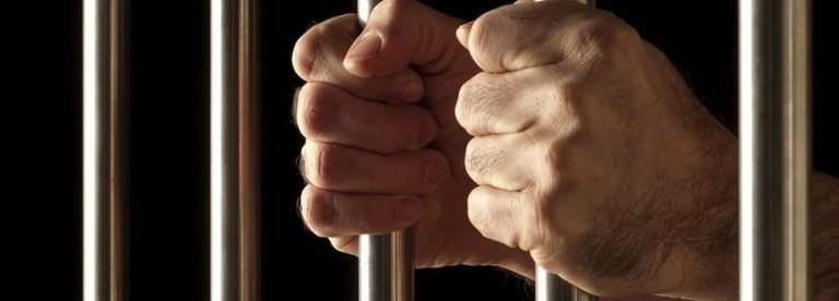 Racismo é crime. Homem é preso ao fazer ofensas racistas em biblioteca em São Paulo