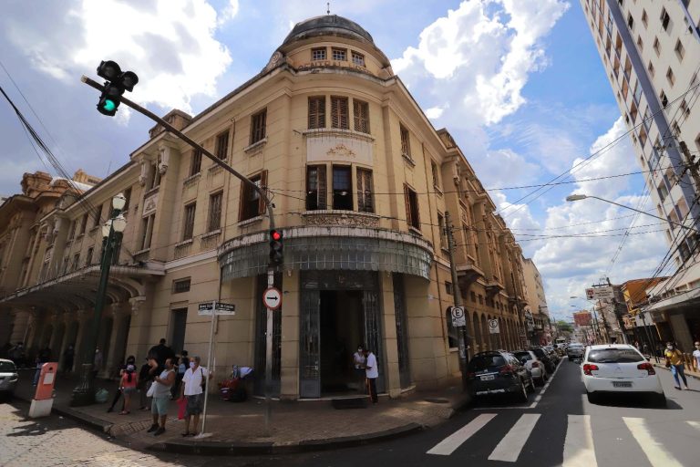Depois do prazo dado pelo TJ, prefeitura desocupa o Centro Cultural Palace