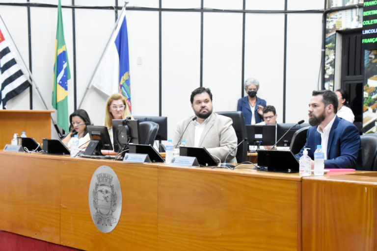 Escândalo das APMs derruba assessora da educação